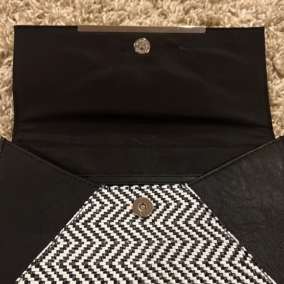 Express clutch flat handbag - Picture 2 of 15